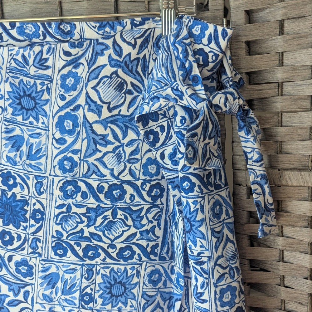 Ann Taylor Wrap Skirt Side Tie Blue White Floral Tile Print 14 Coastal Preppy - Picture 3 of 10